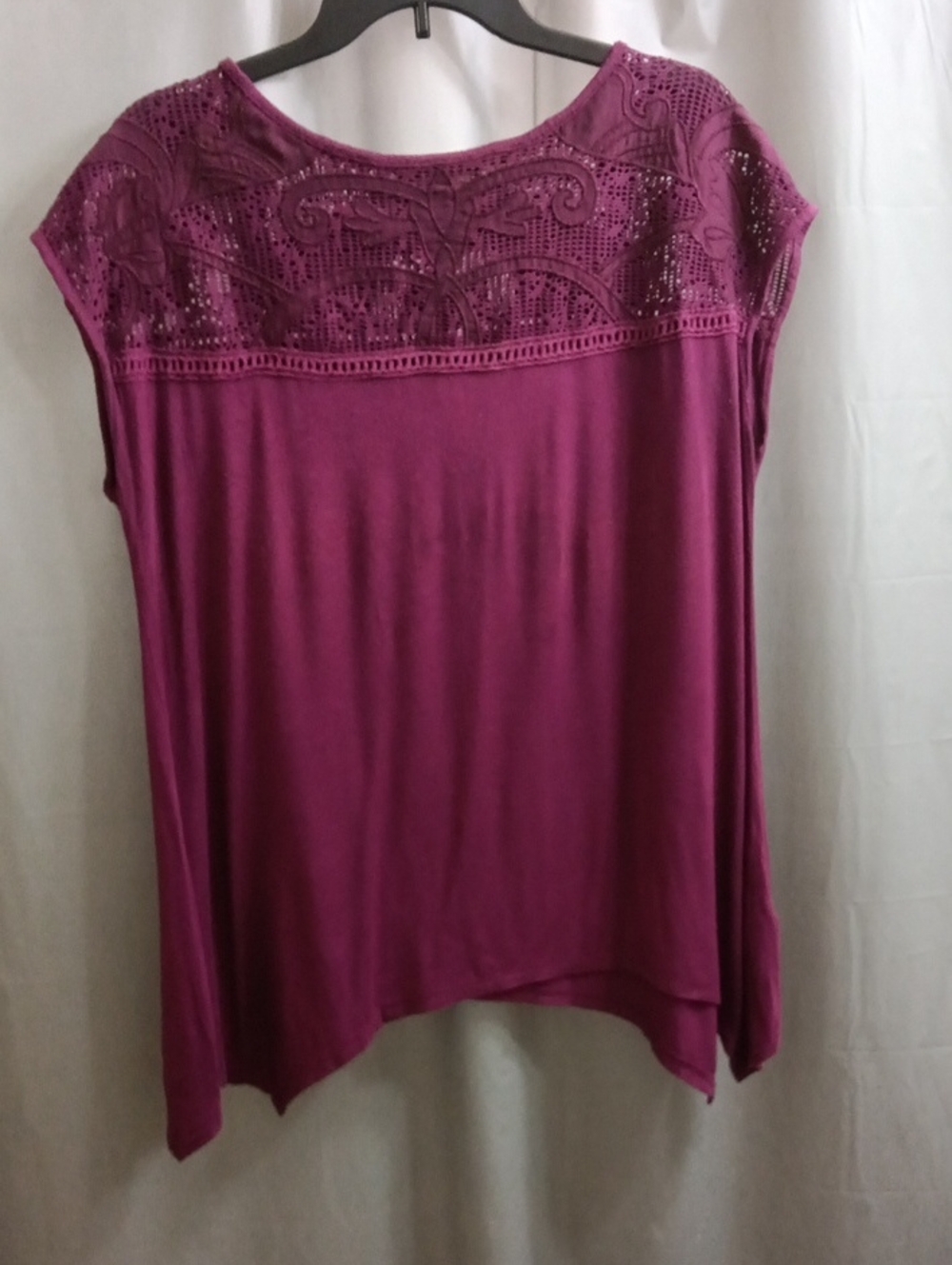 CatobWomen’s Crochet Yoke Cap Sleeve Top - Plum